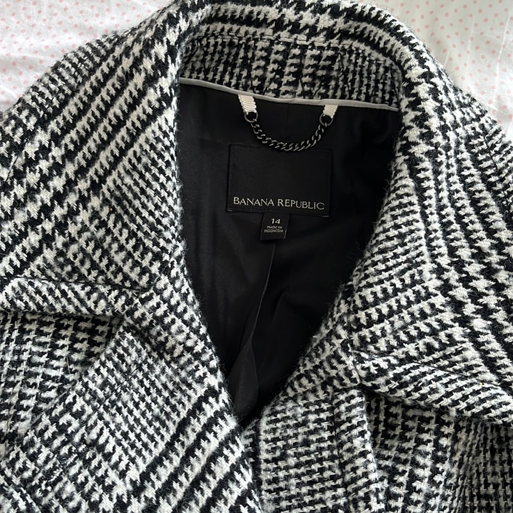 Banana Republic women’s coat, Sz 14, B&W houndstooth